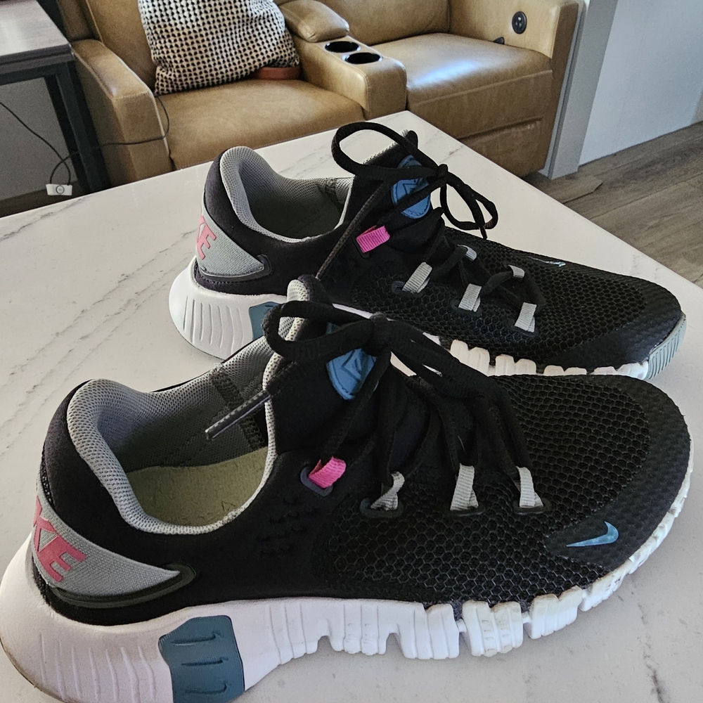 Nike Black and White Athletic Shoes Metcon 6